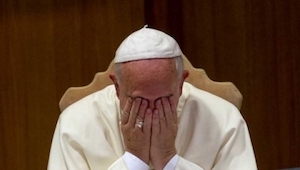 Paven har på en usædvanlig fordømmende måde udtalt sig om gebyrer for dåb og bry