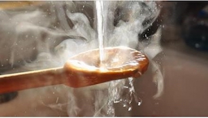 Bliv bekendt med de helt specielle fordele, der er ved at drikke varmt vand på t