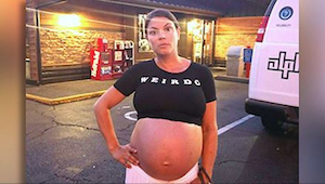 Gravid kvinde går på restaurant, og hvad hun hører fra en tjener giver hende hen