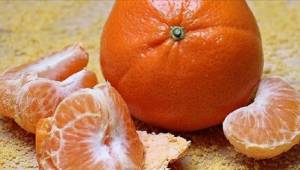 Læger advarer – begå ikke denne almindelige fejl, når i skræller mandariner.