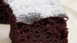 En enkel chokoladekage på basis af kefir, en kage som altid bliver vellykket! De